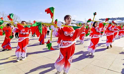  非遗薪火少年传 钱鞭铿锵庆新年 中宁县2026年黄羊钱鞭万人普及推广暨集中展演 