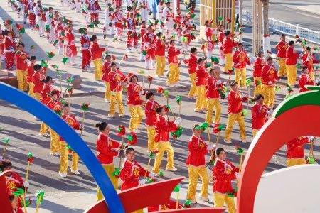  非遗薪火少年传 钱鞭铿锵庆新年 中宁县2026年黄羊钱鞭万人普及推广暨集中展演 