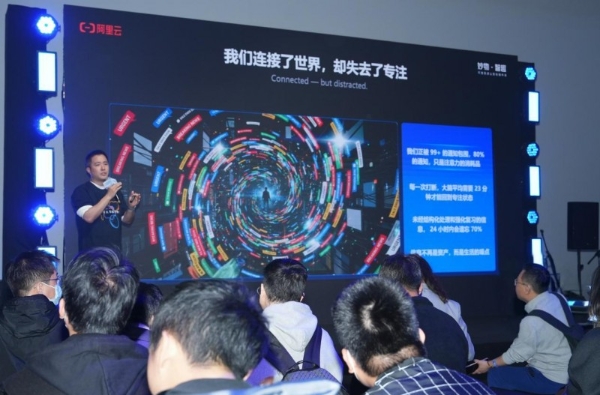  AI的下一步是“行动”：YoooTek携首款智能硬件AI ONE亮相智能硬件展 