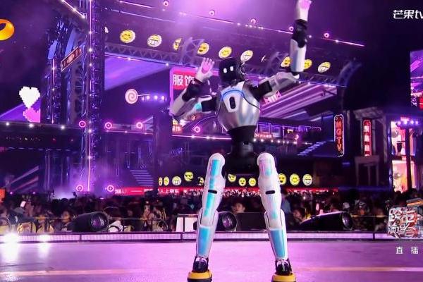 能文能武！智元首个机器人艺人天团亮相湖南卫视跨年演唱会