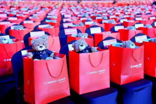 罗振宇深度解读、罗永浩联动合作，名创优品何以频获知识大咖青睐？