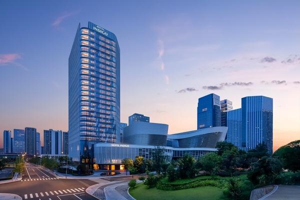 成都金融城英迪格酒店携手仰望汽车 