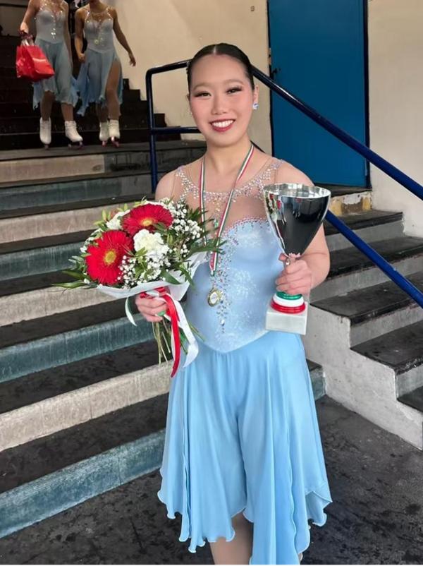 意大利米兰的“春天”：中国少女搭起中美队列滑交流桥 