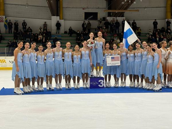 意大利米兰的“春天”：中国少女搭起中美队列滑交流桥 