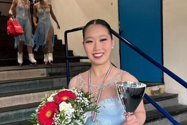 意大利米兰的“春天”：中国少女搭起中美队列滑交流桥 