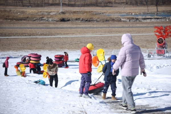 深耕冬奥遗产 普惠全民冰雪——石景山区“雪上运动进社区（苹果园、五里坨）”活动圆满落幕 
