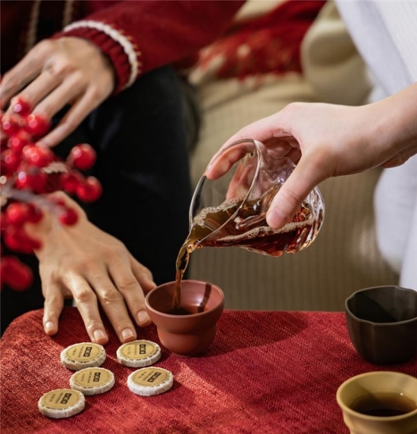 以一杯茶致敬新年：小罐茶，心意自成的诗篇 