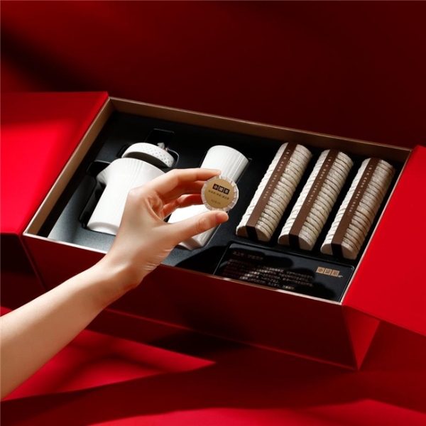 当新年祝福需要载体：小罐茶让心意可品味 