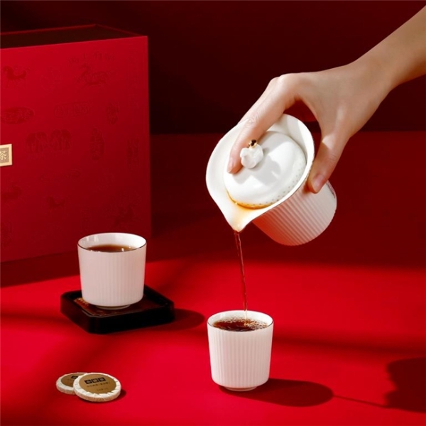当新年祝福需要载体：小罐茶让心意可品味 
