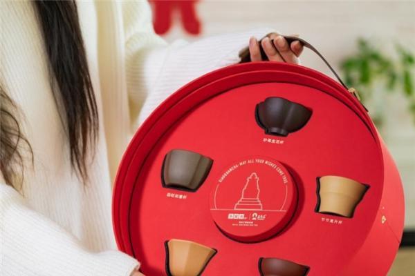 当新年祝福需要载体：小罐茶让心意可品味 