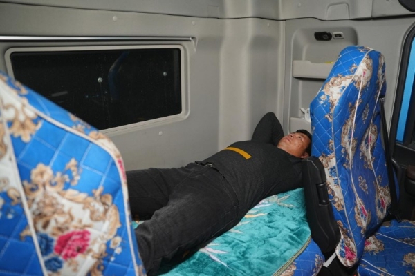 高效节能+驾乘舒适！欧曼银河5M纯电重卡让韩师傅运煤能赢能享 