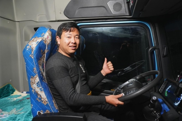 高效节能+驾乘舒适！欧曼银河5M纯电重卡让韩师傅运煤能赢能享 