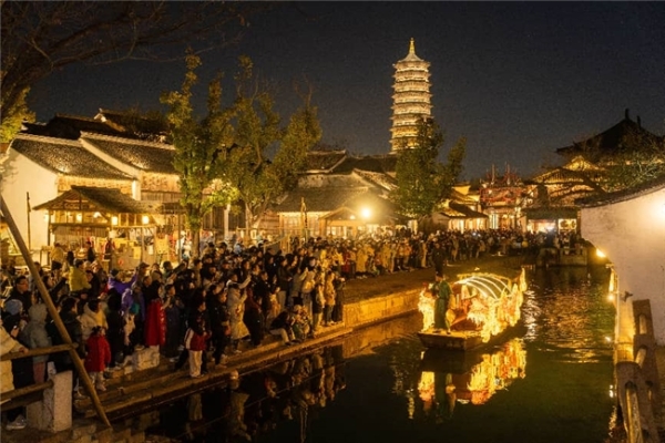 非遗游和文化游走热 濮院时尚古镇成新春“打卡”热门地 