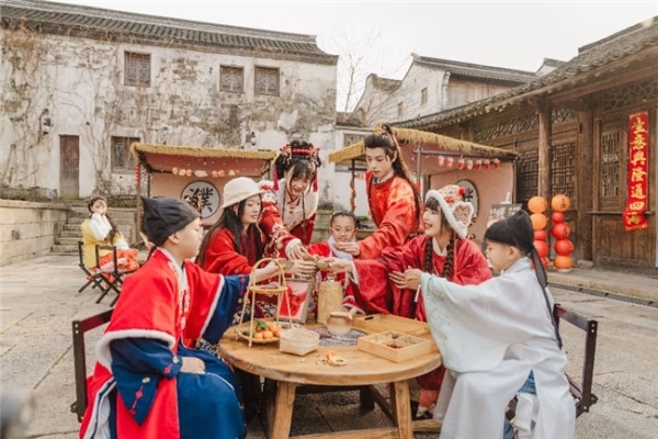 非遗游和文化游走热 濮院时尚古镇成新春“打卡”热门地 