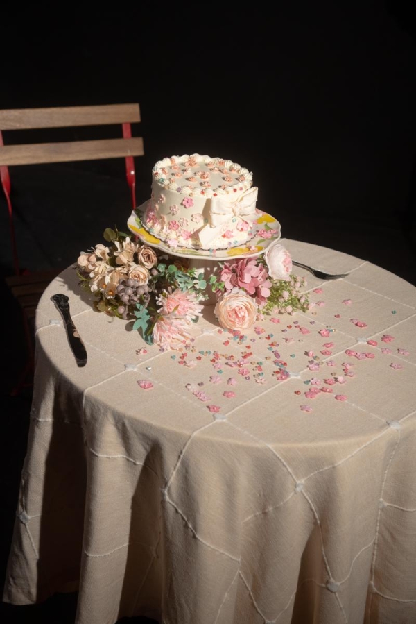 当身体成为叙事主体：王一辛的《白宴》与沉浸式表演的边界探索/沉浸式剧场中的演员实验——专访王一辛与《白宴》 