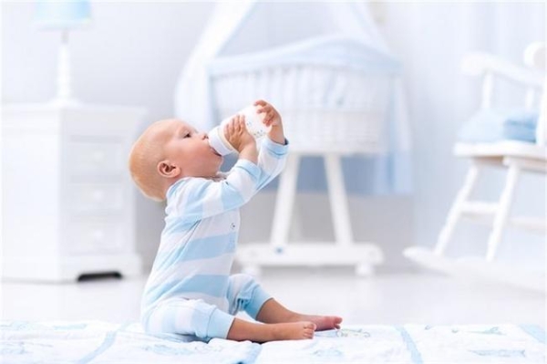 奶粉挑选有讲究，牛奶蛋白过敏宝宝需注意 