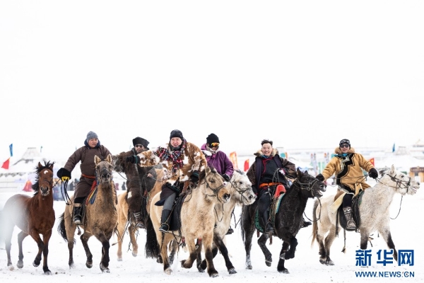 锡林郭勒第三届冬季蒙古马超级联赛总决赛开幕 