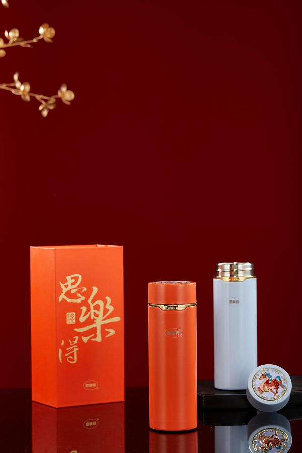 马年氛围浓！申城主题装置焕新亮相，思乐得骏马杯解锁新春仪式感 