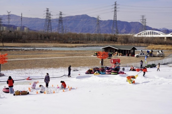 传承冬奥精神 共享冰雪运动之乐——石景山区“雪上运动进社区（八角、老山）”活动圆满落幕 