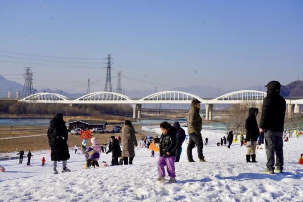 传承冬奥精神 共享冰雪运动之乐——石景山区“雪上运动进社区（八角、老山）”活动圆满落幕 