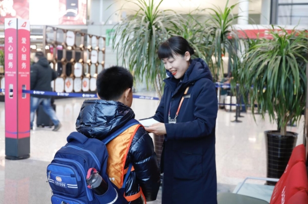 2026年春运首日，东航运输旅客超42万人次 