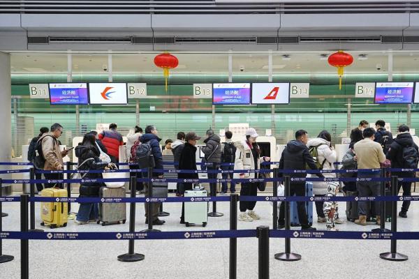 2026年春运首日，东航运输旅客超42万人次 