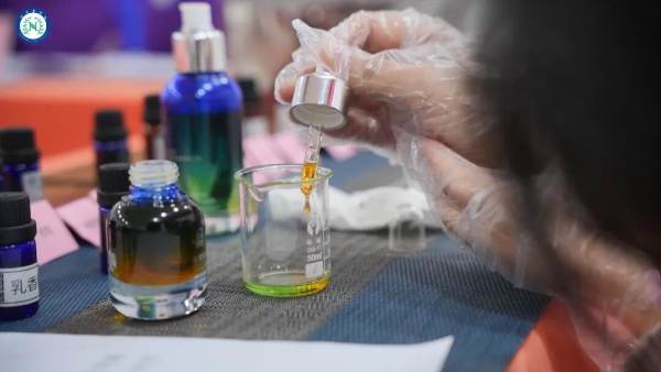 赋能身心·重塑职业未来：人社部认证精油疗愈师培训，由纳澳精油集团与纳芳香研究院领航启程！ 