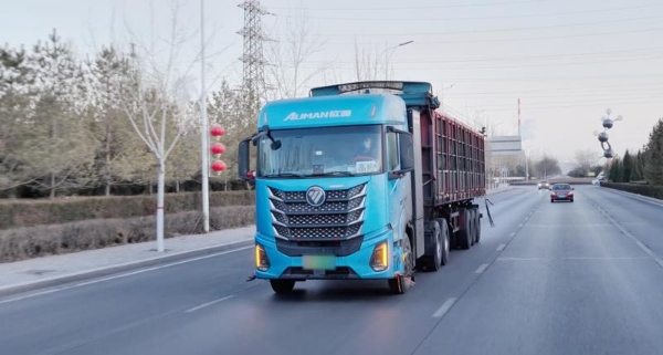 日均3000吨运力拉满！欧曼银河5M纯电重卡助闵总高效贯通煤炭运输线 