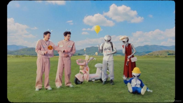 马年微电影《银河系卖马指南》全国上映 爱玛联手张兴朝、李嘉诚闹新春 