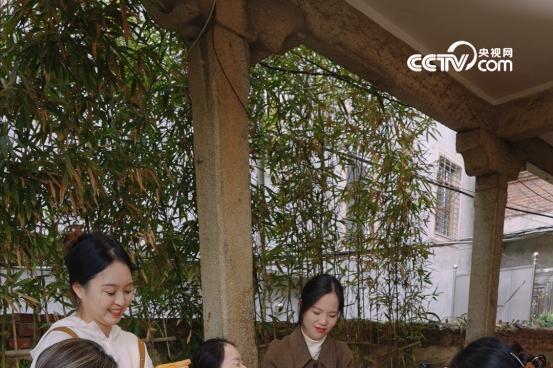 温暖守护特别策划：五代同堂的温暖家宴 