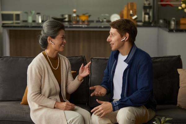 春节跨境团圆无障碍 时空壶W4骨声纹AI耳机守护跨国亲情 