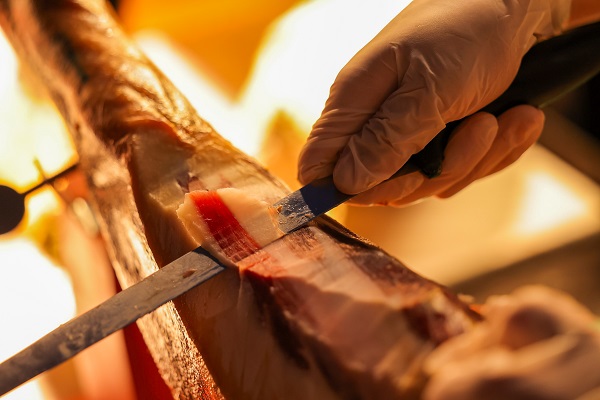 渔悦海鲜烧烤自助餐厅解锁临海户外海鲜美食新体验 