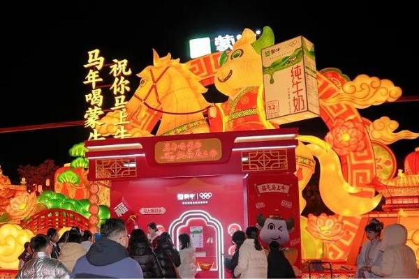 过年就要“接彩头”：蒙牛为当代家庭的春节仪式感平添新注脚 