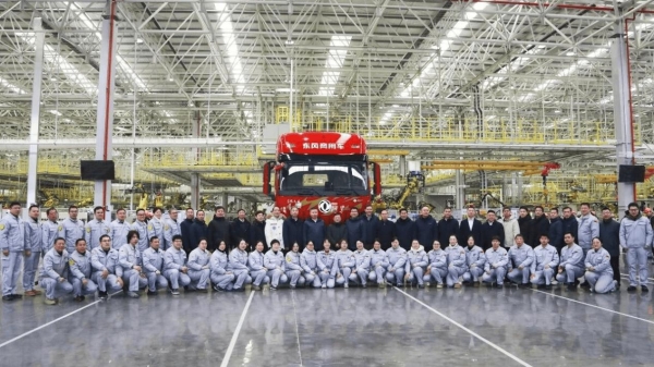 当50亿投入遇见“听劝”文化：东风商用车的硬核实力与柔软初心 