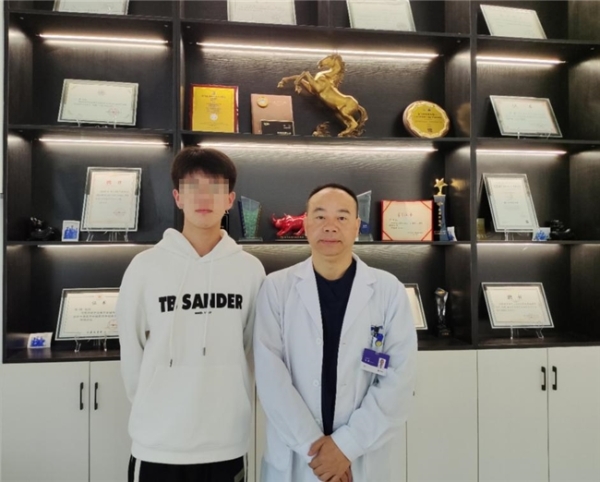 重庆征兵摘镜选对人！汪辉教授10万+案例，用军医严谨助力圆梦军旅 