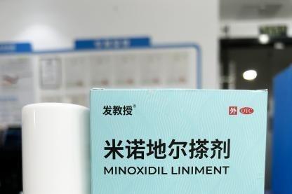 春节聚餐喝酒熬夜，男性发际线后移怎么办？ 