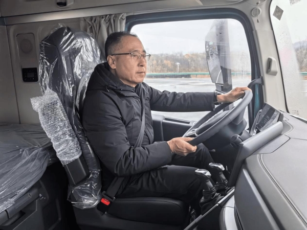 什么车让400卡友争先恐后体验？抢先试驾东风天龙KH 