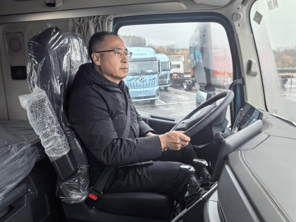 什么车让400卡友争先恐后体验？抢先试驾东风天龙KH 