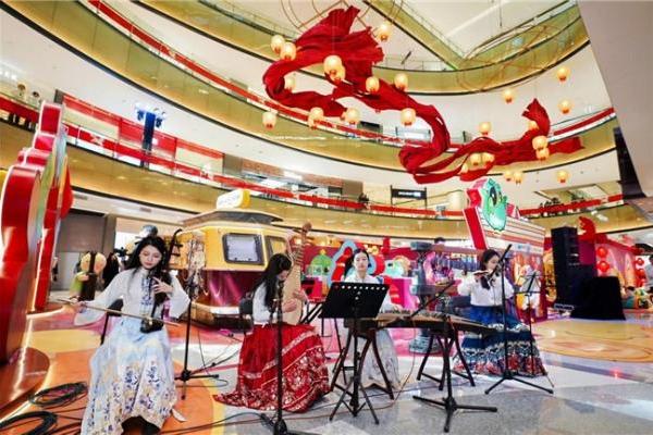 玩具为媒链接古今 52TOYS“文创专列”亮相太原万象城 