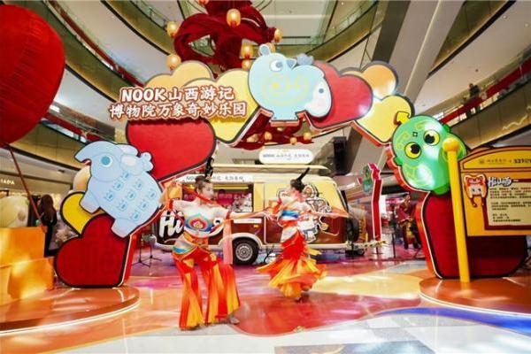 玩具为媒链接古今 52TOYS“文创专列”亮相太原万象城 