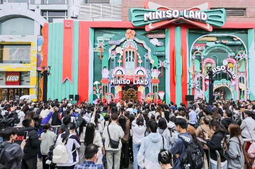 MINISO LAND广州壹号店开业，全球IP城市乐园助力春节消费热潮
