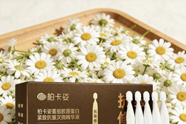 柏卡姿三重植护体系，以自然植萃赋活，让肌肤回归本真状态 