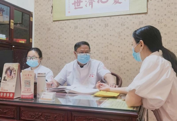 27个中医流派的千名注册中医尽在圣爱中医馆 