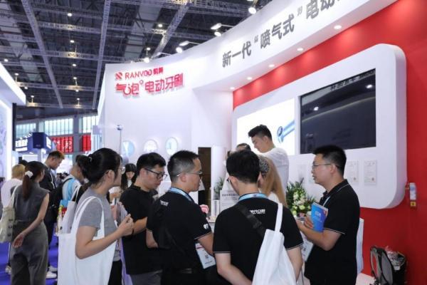 从FDI大会到诊室：为什么牙医推荐锐舞电动牙刷 