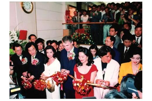 看杨受成如何在上世纪，预演今天的IP营销战法 