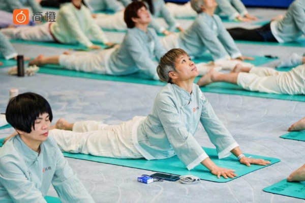 为银发定制健康修行，简橙瑜伽陪你学出健康练出欢喜 