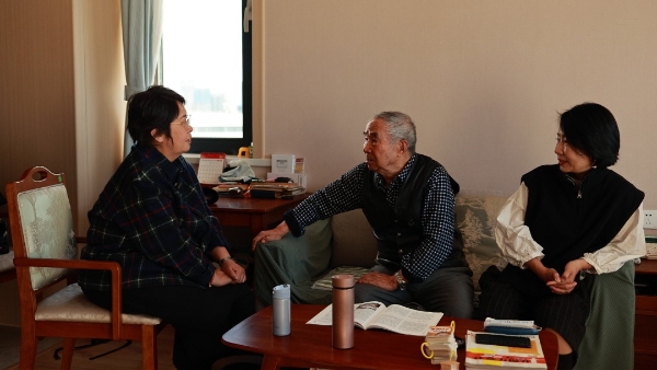 央视主持人张越专访挚听听友王蓓 共谈听力改善后父亲有质量的养老生活 