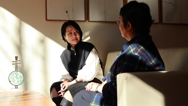 央视主持人张越专访挚听听友王蓓 共谈听力改善后父亲有质量的养老生活 