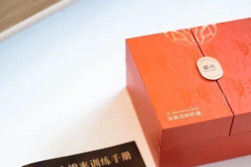 央视主持人张越专访挚听听友王蓓 共谈听力改善后父亲有质量的养老生活 