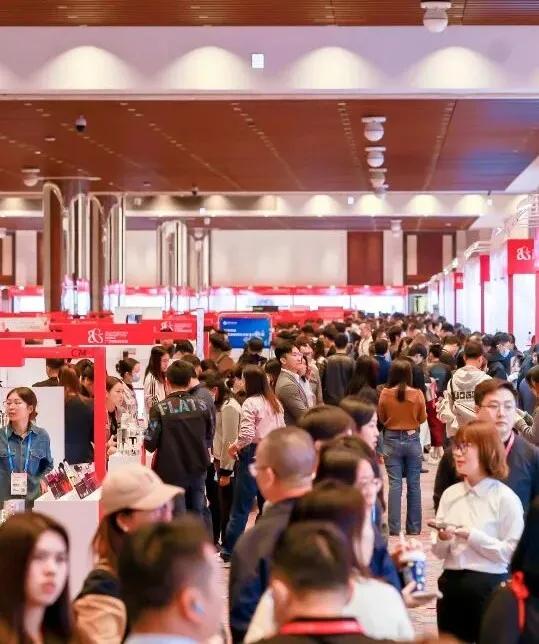 海外游学！广州国际美妆周游学团亲临萝薇智慧工厂，沉浸式溯源“中国智造” 